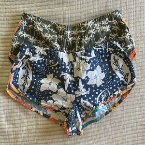 SET of 2 tropical cruiser shorts